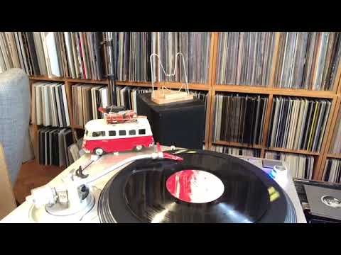 Trackdigger tracked 0351 A „une histoire Reversible Remix“ from the Remixes Ep orig by Mannix