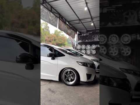 Modifikasi HONDA JAZZ ganti velg racing r16 ADVAN RG D2 - velg mobil racing import