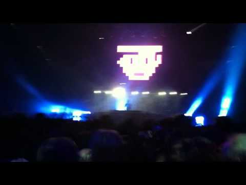 Martin Solveig - O2 World, Berlin (09.09.2011) Alive + Detroit Bounce + No Beef