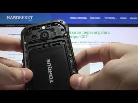 Установка SIM-карты и SD-карты памяти в Kyocera Torque G03