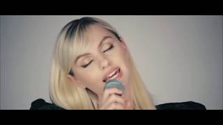 Musik-Video-Miniaturansicht zu Take Me Home Songtext von Alexandra Stan