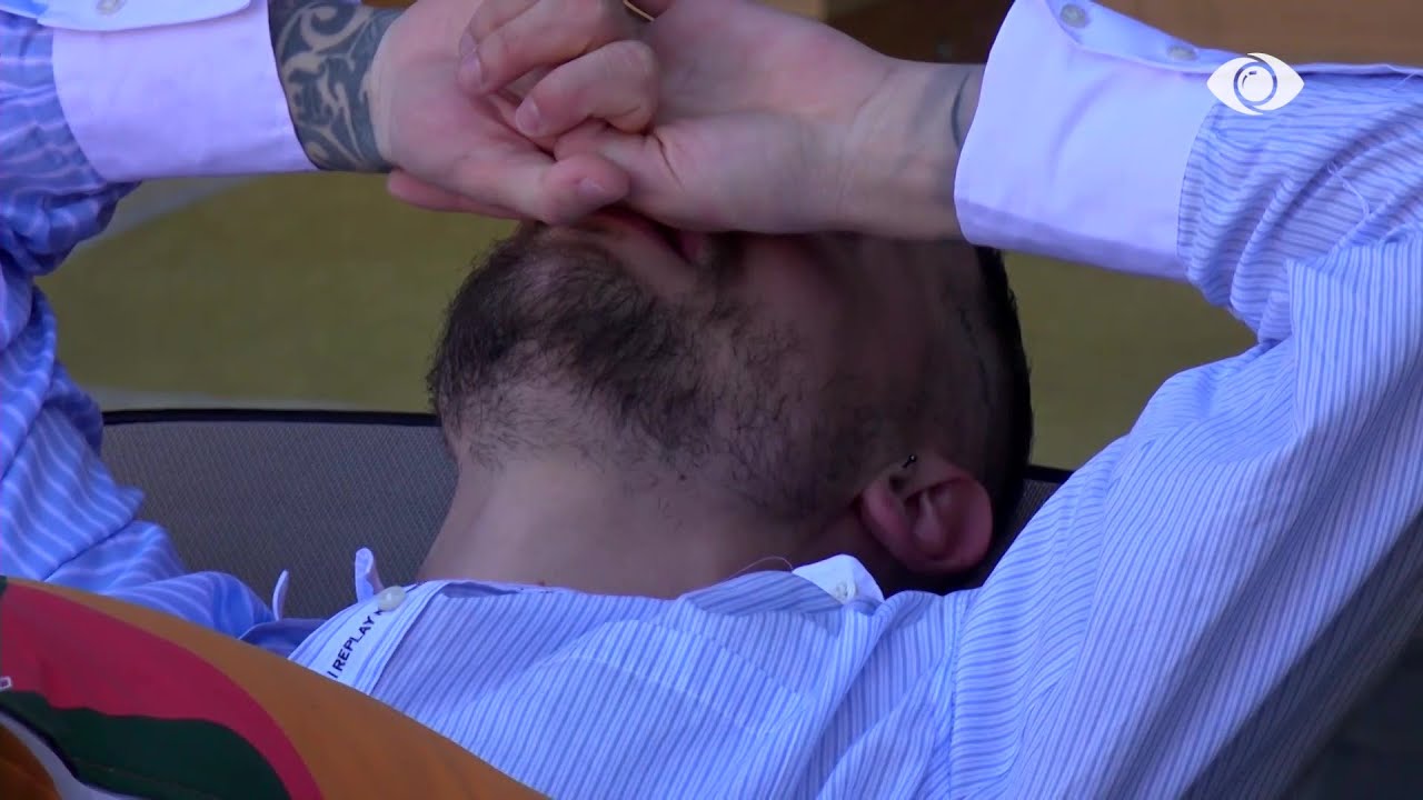 Graciano shijon vargjet e këngës, nuk i përmban dot lotët