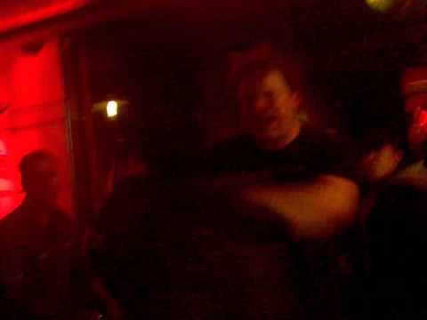 Hamburg/reeperbahn deutscher türsteher schlägt 2 kurden