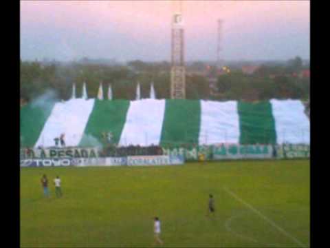 "LA PESADA - LA HINCHADA MAS GRANDE DEL PAIS (  a veces vuelvo - catupecumachu).wmv" Barra: Los de Siempre &bull; Club: Oriente Petrolero