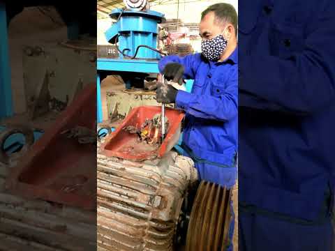 How the mechanic dehumidifies the motor of the wood pellet machine