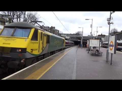 Freightliner 90049 Container Train passing Highbury & Islington