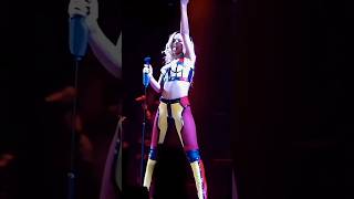 Rihanna - Rockstar 101 (Live Diamonds World Tour)