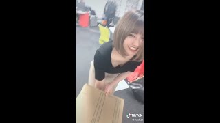 TikTok くそエッチな先輩からのプレゼント　｛胸ちら｝