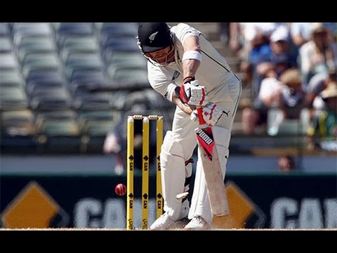 Mitchell Starc Bowling At Nearly 100mph - Brendon McCullum At The Receiving End