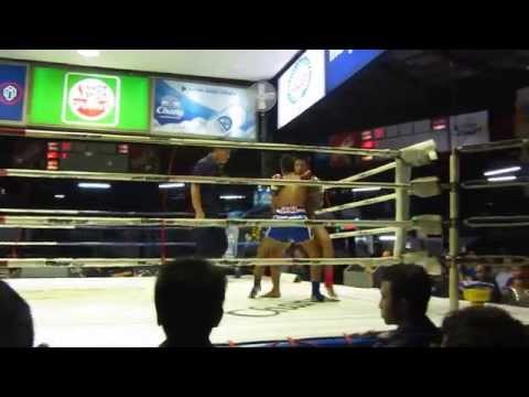 Muay Thai Kickboxing at Lumpinee Stadium (Bangkok, Thailand)