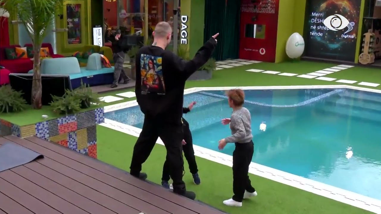 Energji shpërthyese/ Lisi dhe Egla kërcejnë në oborr: Dy panda... - Big Brother Albania VIP 3
