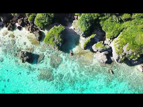 【うるまいろ】宮城島（1）エメラルドグリーンに輝く海岸線　ドローン空撮（うるま市宮城島）_沖縄の無料動画素材