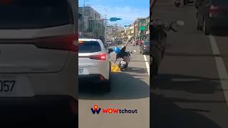 【車禍影片】要超車也不是要剎車也不是，在台灣騎車真不容易（2022.05.29 桃園市中壢區新生路