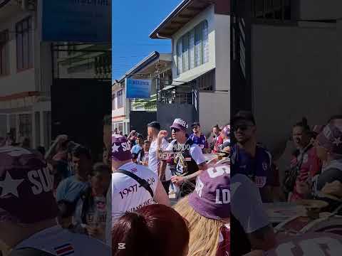 "Que te pasa manudo" Barra: Ultra Morada &bull; Club: Saprissa