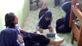preview picture of video 'Kesibukan anak XA5 SMAN 2 MEJAYAN jelang UAS'