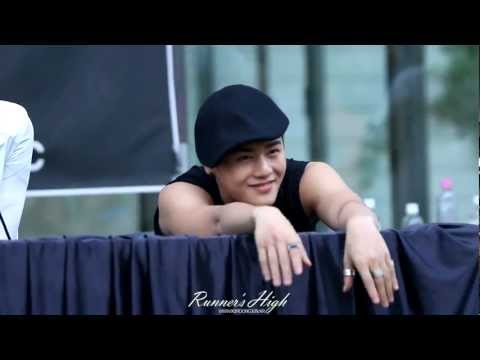 [Fancam] 120811 ZE:A Dongjun - fansigning event 4 (매니저 머리스타일)