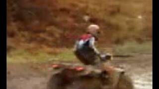 preview picture of video 'More 1987 Honda 4Trax 250 mudding'