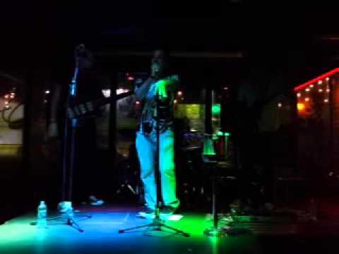 Grooveraltas + Titá Moura - Deuses me acudam[Titá Moura/Águia Man](Live @ Empório Café - 18/02/2016)