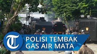 Ricuh, Polisi Tembakkan Gas Air Mata dan Air ke Massa Unjuk Rasa di Solo