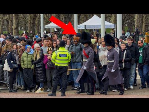 Crowds Surprised as Guards Squeeze Through – Changing of the Guard Compilation | 20/02/2026