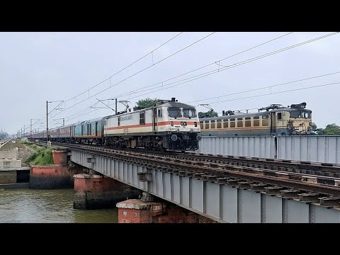 Perfect Parallel Train Racing & Chasing Freight v Passenger Train Race