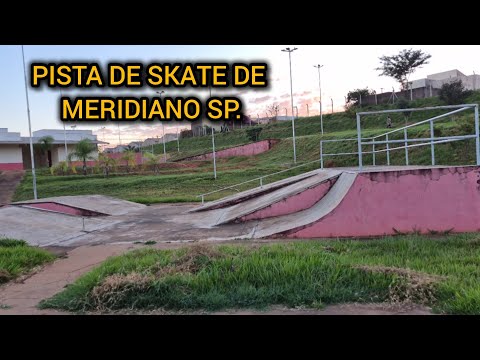 PISTA DE SKATE NO PARK DO POVO EM MERIDIANO SP.