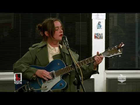 Jazmine Mary performs 'Dope' on 95bFM Drive