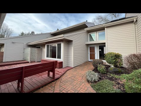 Prime Charbonneau Golf Community Location! 2 Bed, 2.5 Bath + Den, A/C, Washer/Dryer and Garage property video