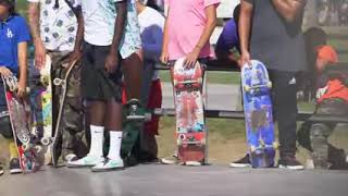 Skateboarders Waiting at Skate Park 池田直弘神戸 池田直弘