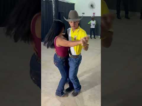 AQUI DANÇA MACIO #forrozinho #piseiro #patosdeminas #dance #danca #baile