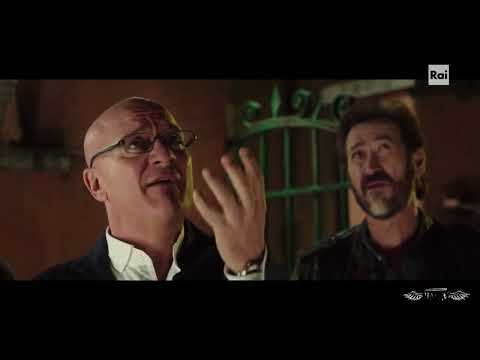 BISIO FA UNA SERENATA ROMANA, IMPROVVISATA