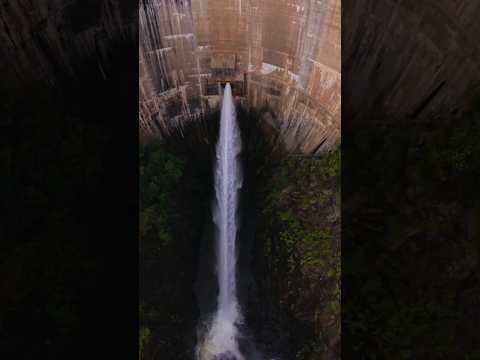 Dique La Viña Córdoba: Del rugido de la cascada a la paz del lago 🌊🚁 #Shorts