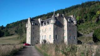 preview picture of video 'Autumn Drive To Castle Menzies Weem Aberfeldy Highland Perthshire Scotland'