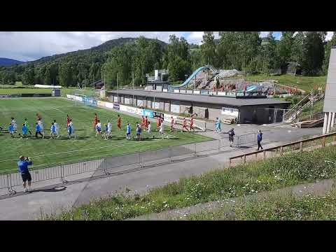 Lillehammer FK - Kongsvinger 2 spillerne kommer inn på Jorekstad Stadion 03.06.2022