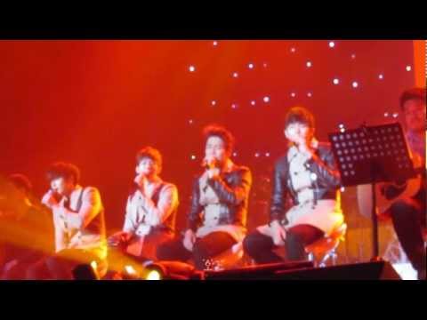 111225 2AM Christmas Concert - Acoustic Medley(왼쪽가슴)