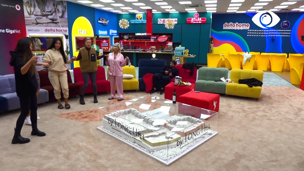 Valbona këndon dhe ja merr valles bashkë me banorët