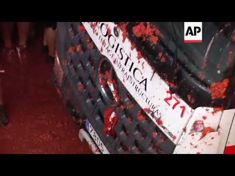 La tradicional Tomatina en España reúne a miles de personas