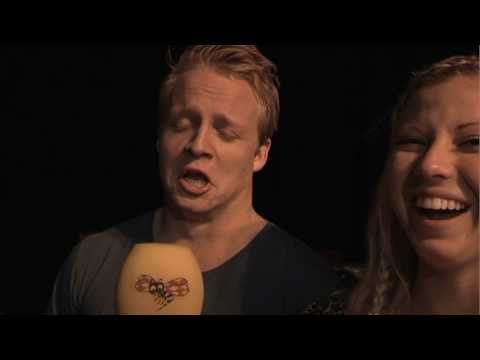 Andreas Weise övar grimascher