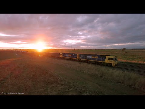 3PM6 Pacific National Freight Train Passes At Sunset (5/8/2023) - PoathTV Australian Railways
