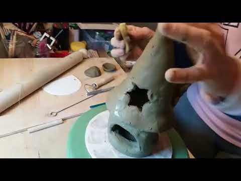 Creazioni in ceramica, portacandela casetta elfica