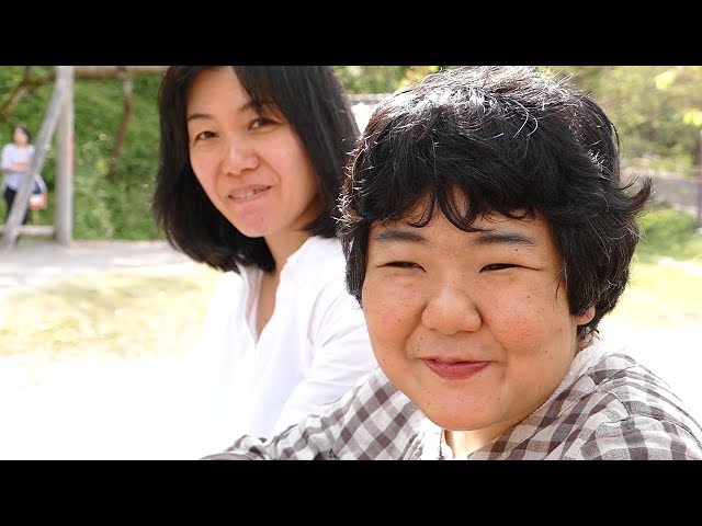 障害と向き合う4組の母子とドテラのオイル