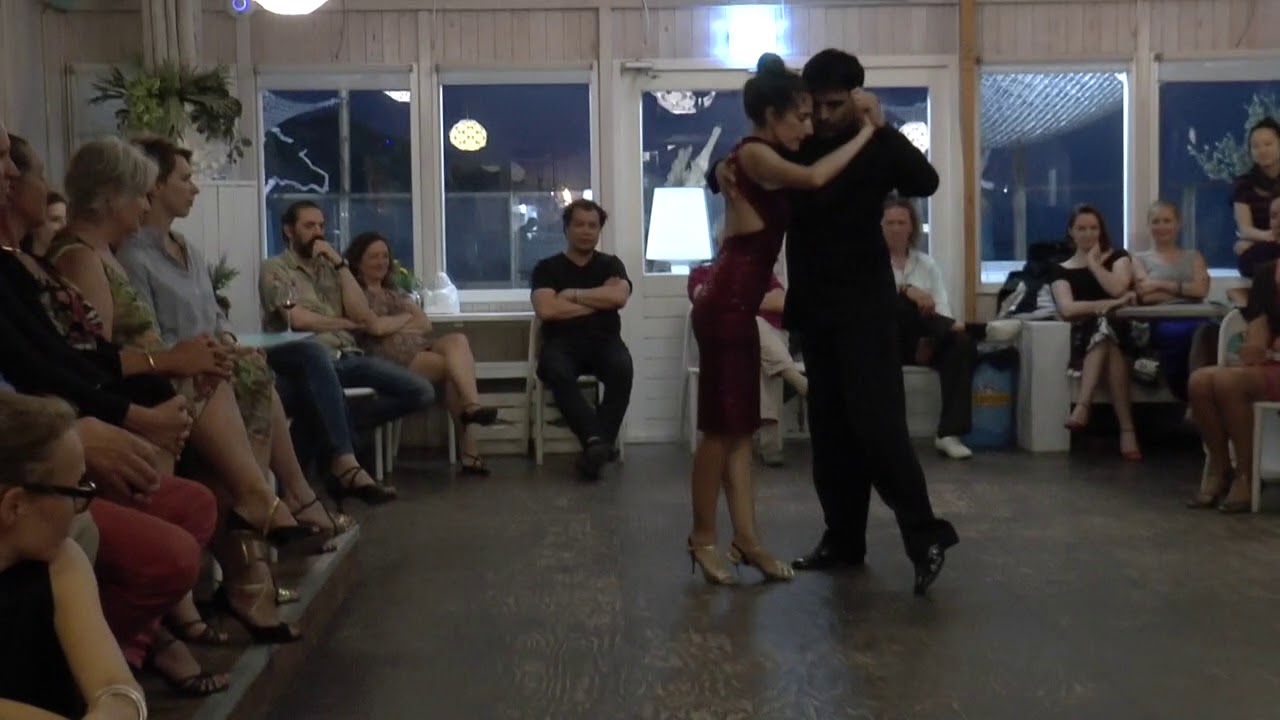 Maria Laura Iglesias & Nicolas Artin in Milonga La Cantina (4) "El Vals Sonador"M.Calo