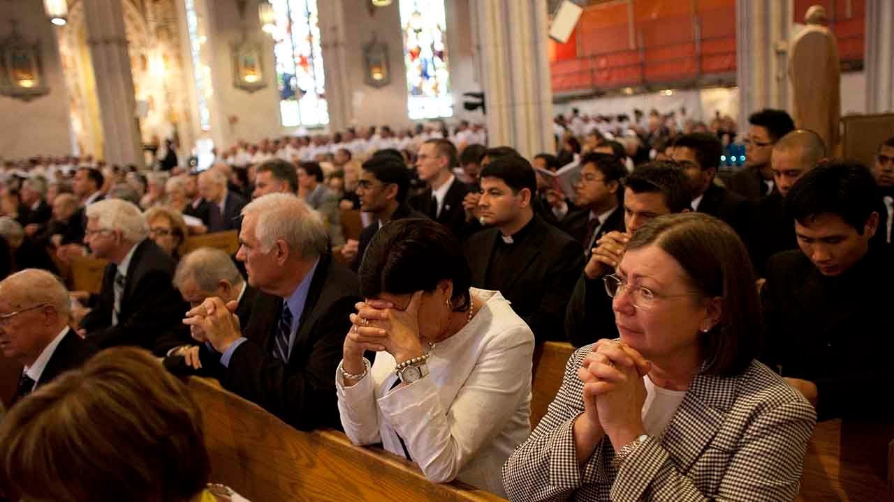 Cumpro o preceito dominical assistindo à Missa no sábado à tarde?