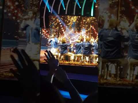 Videoclip de Un homme debout (Live) — Les Enfoirés