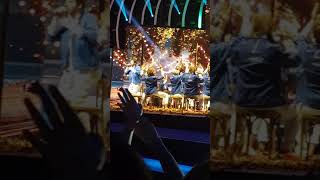 Un homme debout de claudio capeo par la troupe des enfoires 2018 à Strasbourg