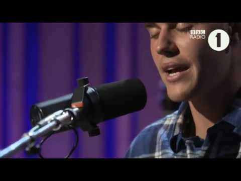 Justin Bieber - Fast Car (Tracy Chapman cover) Live on BBC radio 1