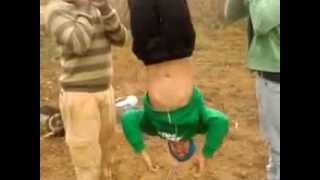 preview picture of video 'felipo el futuro de los gimnastas chilenos'