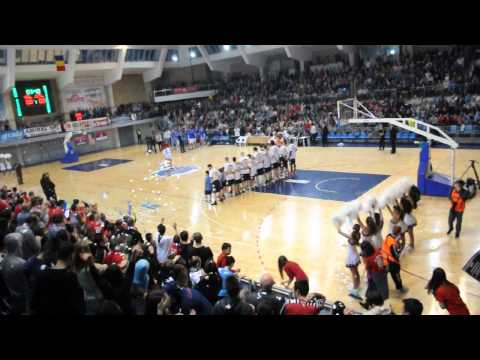 Atmosfera superba si confeti la meciul de baschet CSM Oradea vs U Mobitelco Cluj
