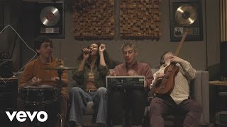 Ava Luna – Frame of Us