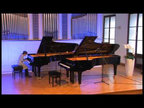 J. S. Bach: Preludij št. 1 v C-duru, BWV 846 in M. Kozina: Divertimento št. 7 (izvaja Iza Korpar)